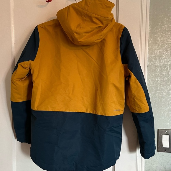 Liquid Ski/ Snowboard/ Snow Jacket, Insulated, Detachable Hood, Size Large - Picture 6 of 9